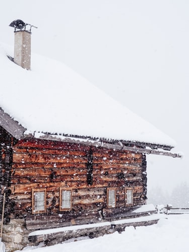 Comment décorer une chambre dans un style chalet ?