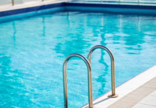 Comment retrouver l’eau claire d’une piscine ?